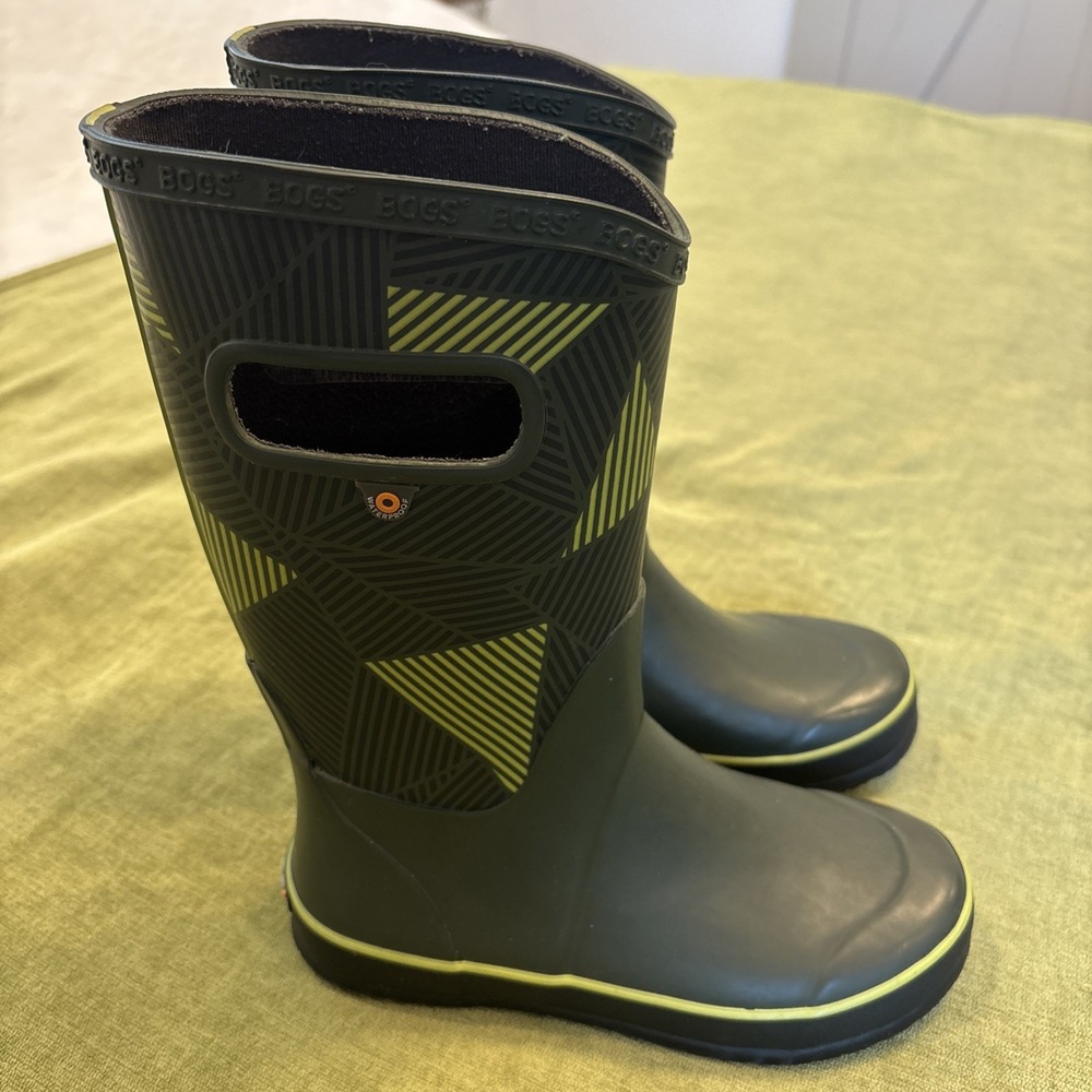 Bogs Classic High Boots Youth Size 3 Waterproof Rain Snow Dark Green Geometric